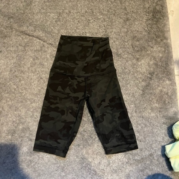 Lululemon Align Super High Rise Short - Picture 2 of 5